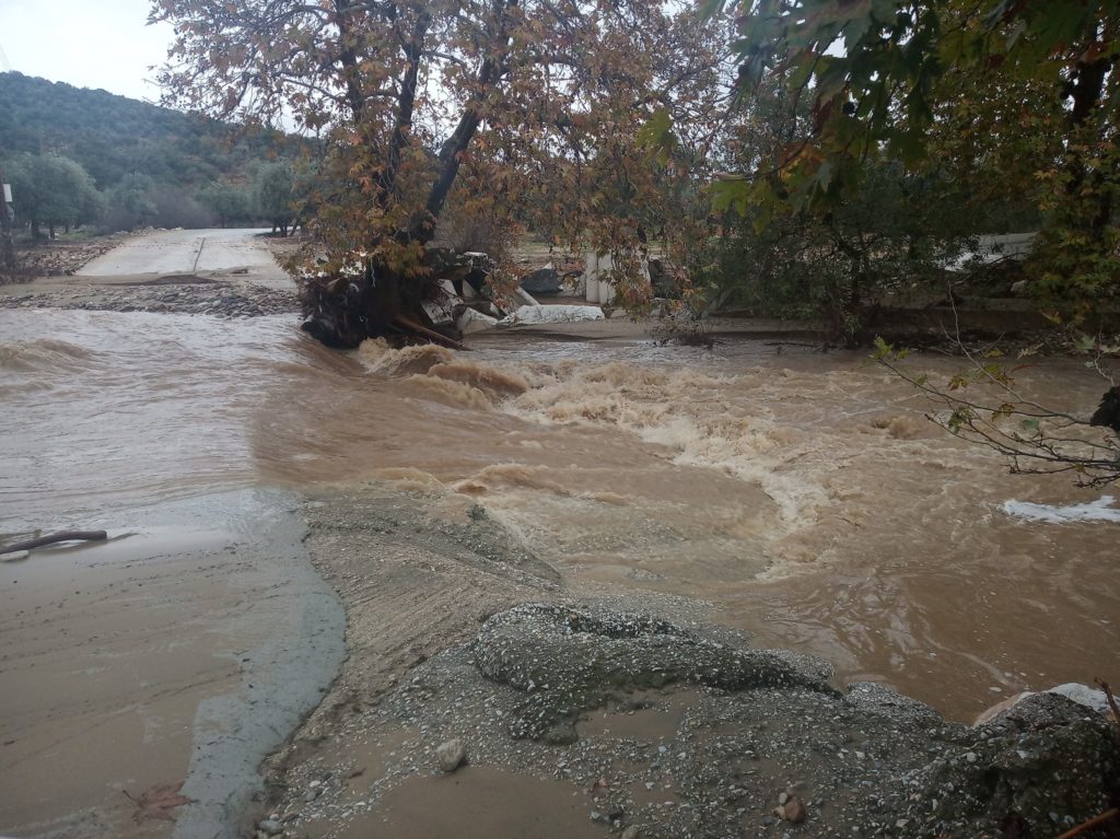 πλημμύρισαν δρόμοι