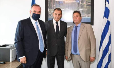 Ο-Ν.-Παναγιωτόπουλος-στα-γραφεία-του-Δημοτικού-Λιμενικού-Ταμείου-Θάσου