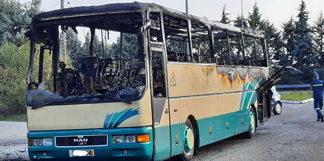 Λεωφορείο-του-ΚΤΕΛ-καταστράφηκε-ολοσχερώς-από-πυρκαγιά