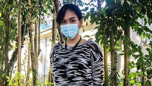 Νεαρή-πρόσφυγας-μέλος-της-οργανωτικής-επιτροπής-του-Δημοτικού-Συμβουλίου-Νέων-Καβάλας