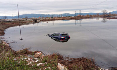 Αυτοκίνητο-«βούτηξε»-στη-λιμνοθάλασσα-της-Κεραμωτής