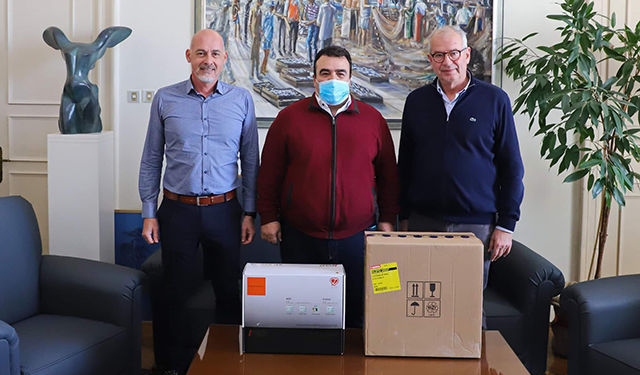 Δωρεά-φορητού-απινιδωτή-στον-Δήμο-Καβάλας-στη-μνήμη-Χρήστου-Ρέμμου