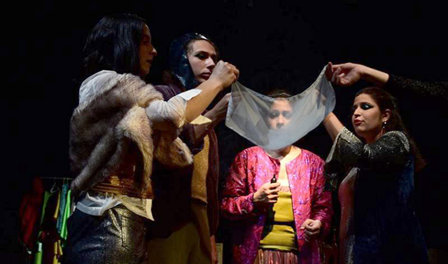 Παύλου-Μάτεσι-«Η-μητέρα-του-Σκύλου»-από-την-ομάδα-male-di-luna-στο-θέατρο-«Τ»