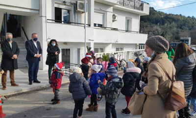 Χριστουγεννιάτικα-κάλαντα-και-ευχές-στον-Δήμαρχο-Θάσου