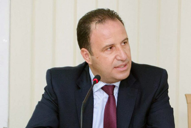 Προβληματισμός-για-τις-βίλες-του-Άλεξ-στην-Αλάνα