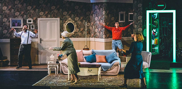 «Μπίλλυ-ο-ψεύτης»-των-Γ-Χωλ-–-Κ-Γουωτερχάους-από-το-ΚΘΒΕ.