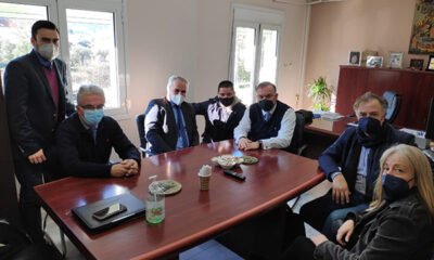 Δήμαρχος-και-δικηγόροι-συζήτησαν-για-το-Ειρηνοδικείο-της-Θάσου