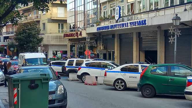 Καβάλα:-Αλλοδαπός-διέρρηξε-καταστήματα-και-οχήματα