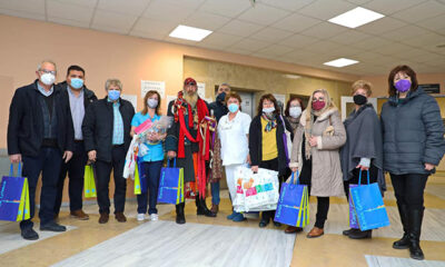 Ένας-πειρατής-πρόσφερε-δώρα-στους-μικρούς-ασθενείς-της-Παιδιατρικής-κλινικής