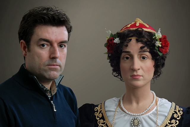 Η-Μαντώ-Μαυρογένους-στο-Μουσείο-Κέρινων-Ομοιωμάτων-στα-Κηπιά