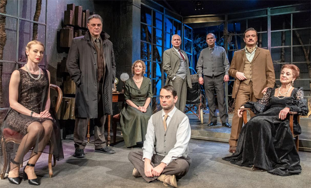 «Απρόσκλητος-Επισκέπτης»-της-Αγκάθα-Κρίστι-στο-Θέατρο-«Αμαλία»