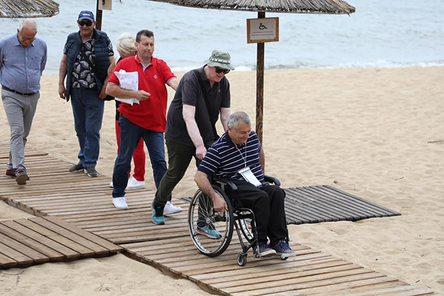 Εγκαταστάθηκε-ράμπα-για-ΑμεΑ-στο-Περιγιάλι