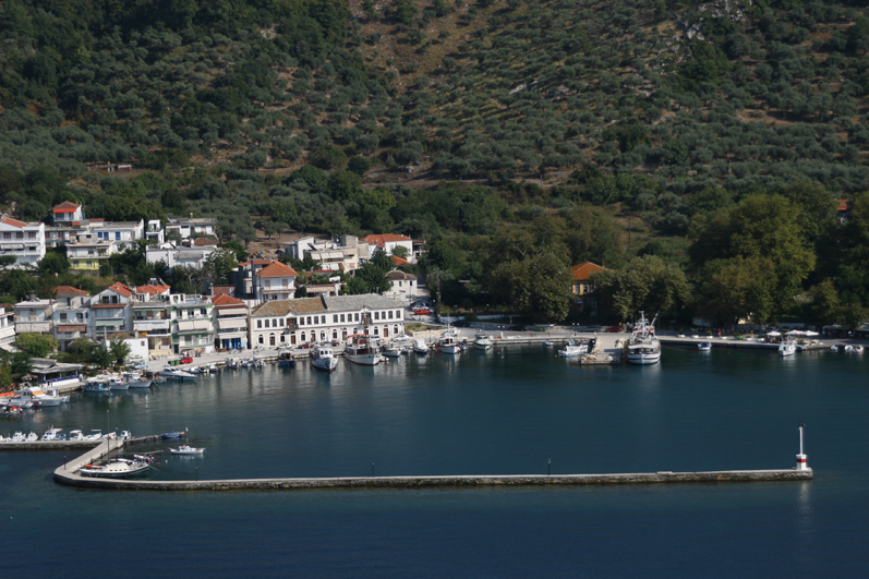 Υπεράριθμοι-επιβάτες-σε-φέρι-της-γραμμής-Λιμένα-–-Κεραμωτής