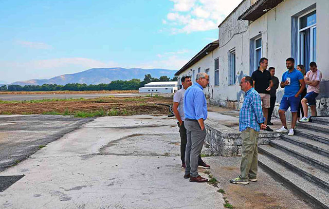 Επίσκεψη-του-δημάρχου-Καβάλας-στο-αεροδρόμιο-Αμυγδαλεώνα
