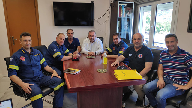 Συνάντηση-του-Δημάρχου-Θάσου-με-τον-Συντονιστή-Επιχειρήσεων-Κεντρικής-Μακεδονίας-και-ΑΜΘ-της-Πυροσβεστικής
