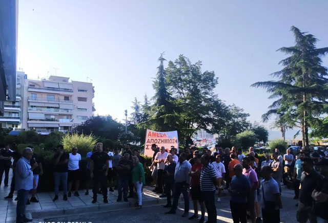 Διαμαρτυρία-αγροτών-στο-Διοικητήριο-–-Δεν-απέκλεισαν-νέες-κινητοποιήσεις