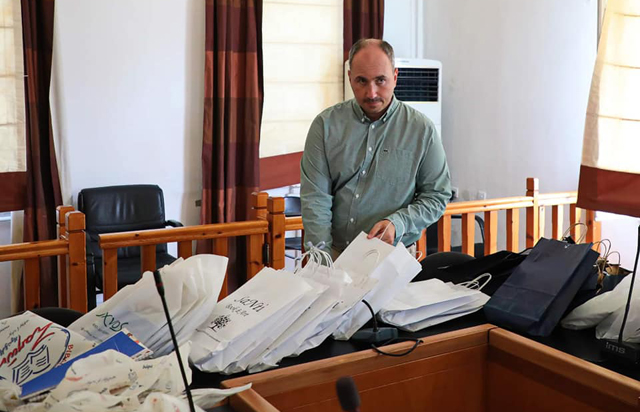 Δήμος-Καβάλας:-Η-«Αγκαλιά-Αλληλεγγύης»-μοίρασε-σχολικά-είδη!