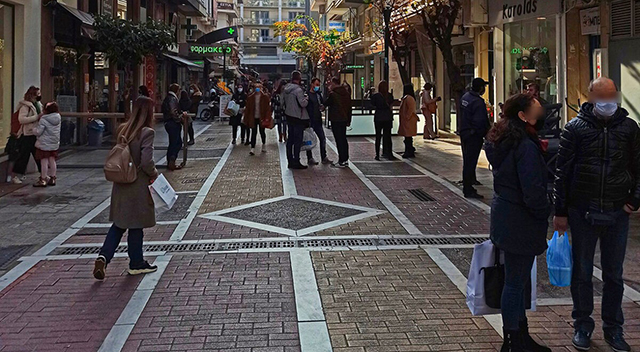 Το-εορταστικό-ωράριο στην-αγορά-της-Καβάλας