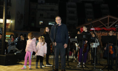 Πλήθος-κόσμου-στη-φωταγώγηση-του-χριστουγεννιάτικου-δέντρου!