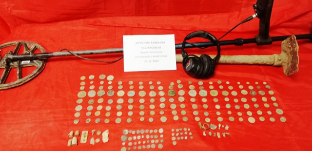 Καβάλα:-Τον-έπιασαν-να-κάνει-έρευνες-σε-αρχαιολογικό-χώρο