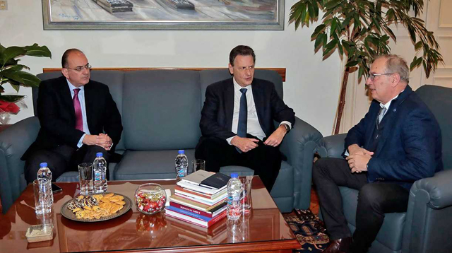Συνάντηση-του-Θόδωρου-Σκυλακάκη-με-τον-Θόδωρο-Μουριάδη-στο-Δημαρχείο-της-Καβάλας