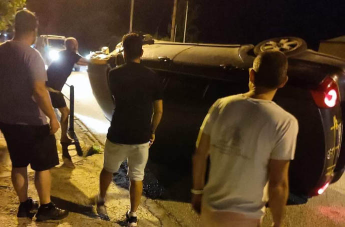 Αυτοκίνητο-ανατράπηκε-στον-δρόμο-του-Παληού
