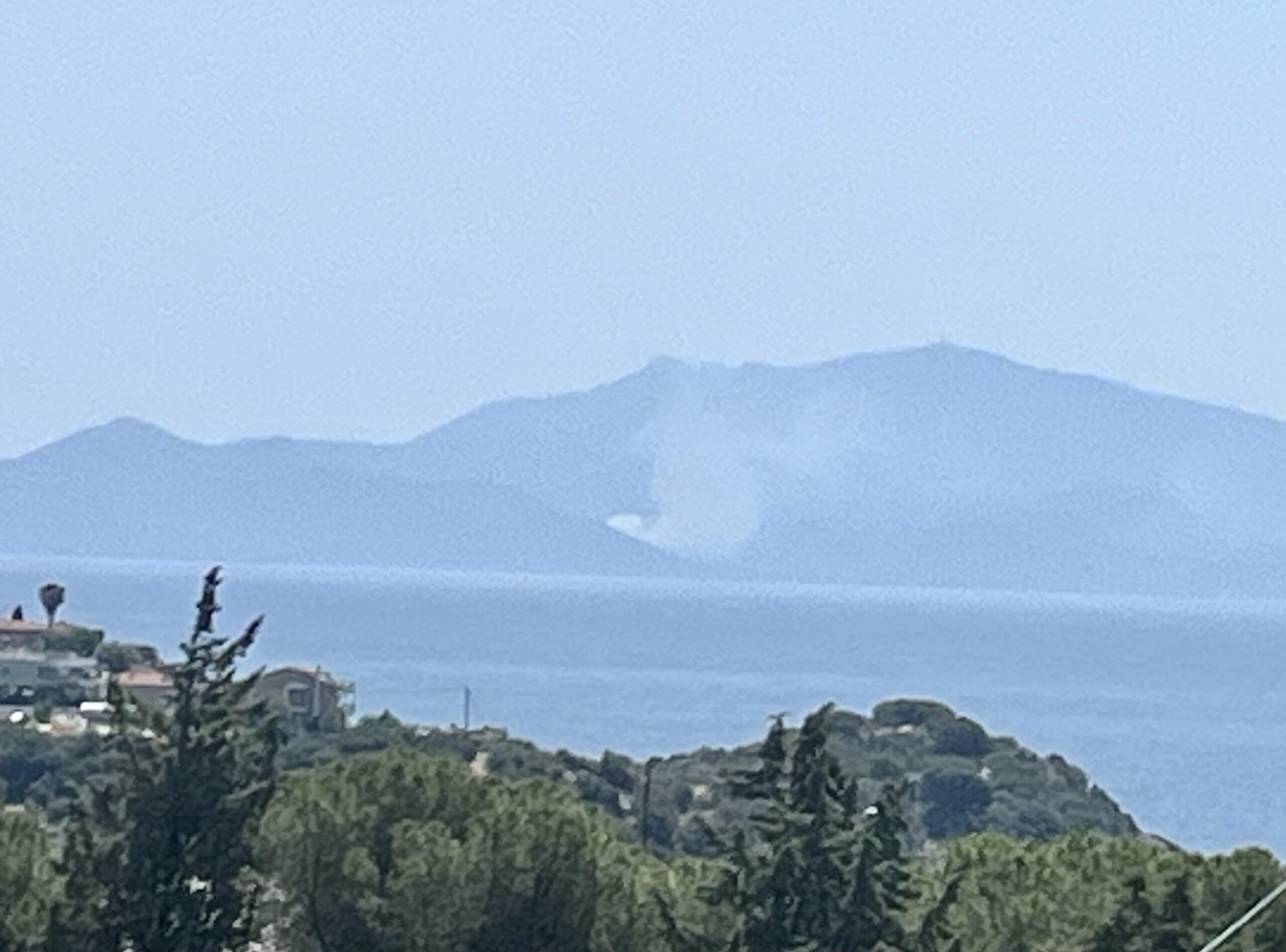 Φωτιά-στο-Ραχώνι-Θάσου