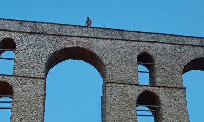 Έληξε-το-συμβάν-με-τον-άντρα-που-απειλούσε-να-πηδήξει-από-τις-Καμάρες