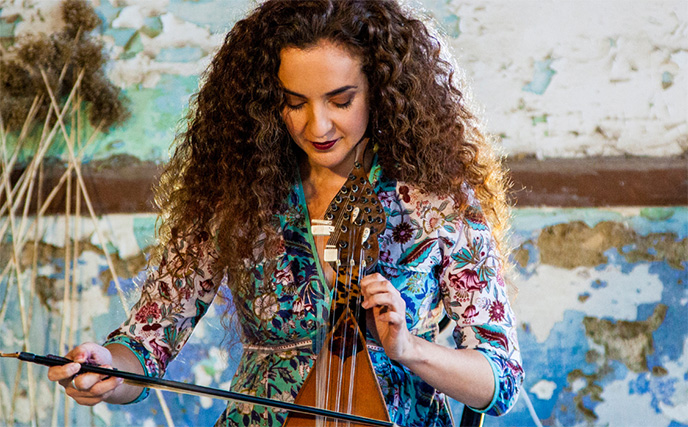 Το-cosmoclassical-συνεχίζει-με-ένα-μουσικό-ταξίδι-σε-Ινδία-και-Κρήτη