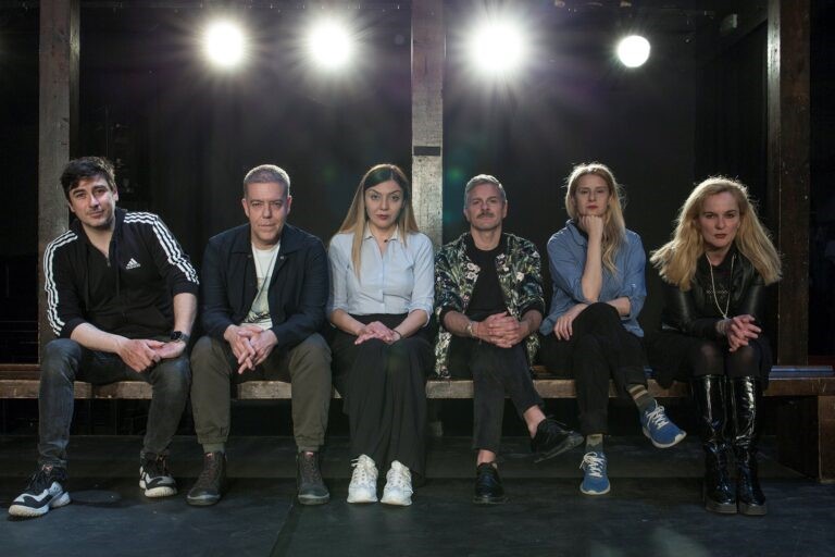 «Υπερβολές»:-Μια-παράσταση-των-Γ-Καλαβριανού,-Μ-Κάλμπαρη,-Β.-Μαυρογεωργίου,-στο-«Αντιγόνη-Βαλάκου»