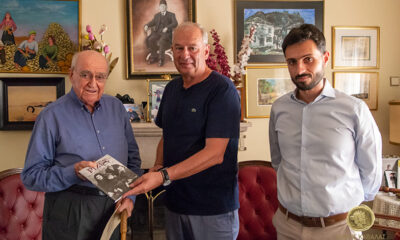 Δωρεά-βιβλίων-στον-Δήμο-Καβάλας-από-τον-πρώην-Υπουργό-Δημοσθένη-Δημοσθενόπουλο