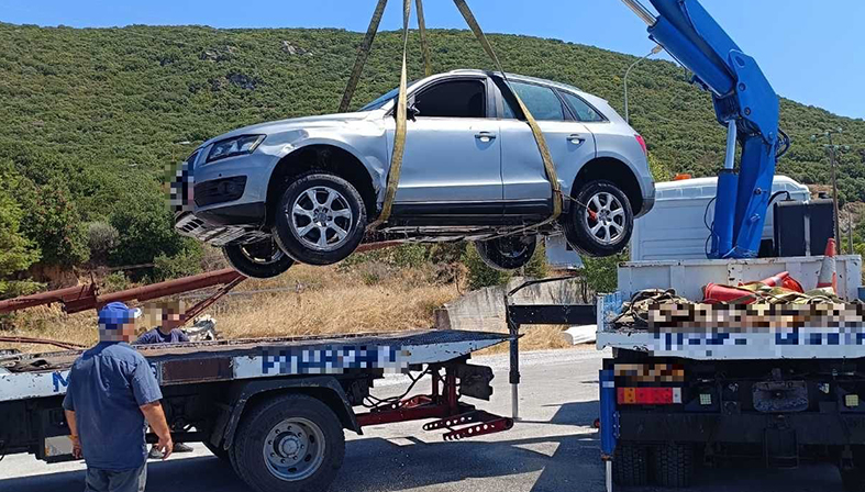 Αυτοκίνητο-«έκανε-βουτιά»-στο-λιμάνι-των-Ελευθερών