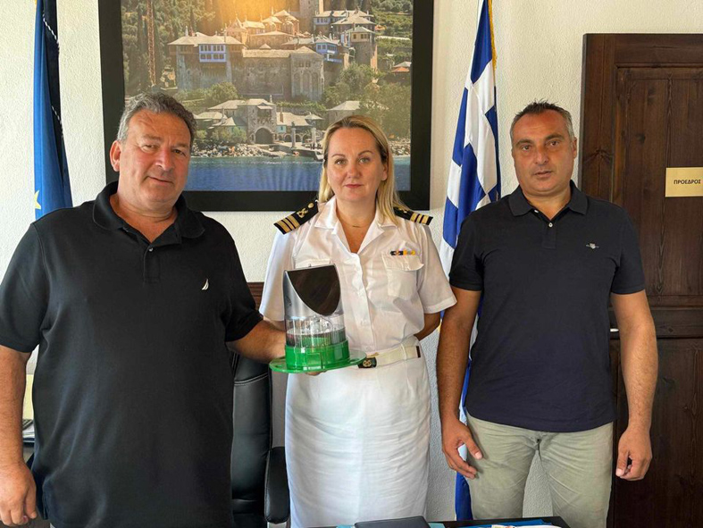 Πράσινος-Φανός-στο-Αλιευτικό-Καταφύγιο-Παναγίας