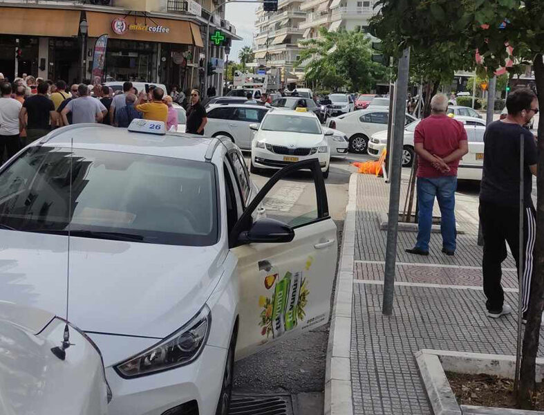 Διαμαρτυρία-των-ιδιοκτητών-ταξί-της-Καβάλας-για-την-μεταφορά-της-πιάτσας