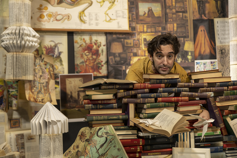 «Το-χρονικό-ενός-δυσλεκτικού»-στο-Θέατρο-Αντιγόνη-Βαλάκου