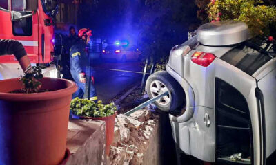 Καβάλα:-Αυτοκίνητο-«σφηνώθηκε»-μεταξύ-πεζοδρομίου-και-κατοικίας