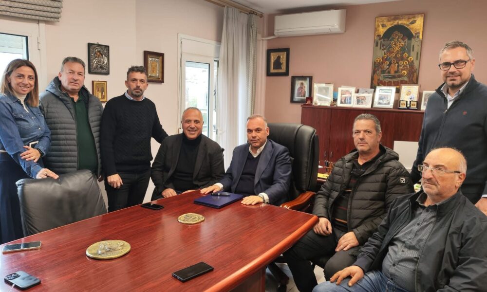 Επίσκεψη-του-νεοεκλεγέντα-Πρόεδρου-του-ΔΣ.-του-Επιμελητηρίου-Καβάλας-στον-Δήμαρχο-Θάσου