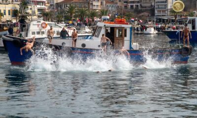 Σε-κλίμα-κατάνυξης-τελέστηκε-ο-καθαγιασμός-των-υδάτων-στο-λιμάνι-της-Καβάλας-“Απόστολος-Παύλος”