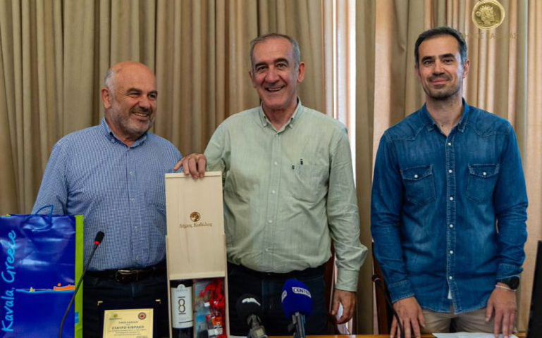 Σύγκληση-του-ΤΕΣΟΠΠ.-Δήμου-Καβάλας-και-βράβευση-του-Σταύρου-Κιβράκη