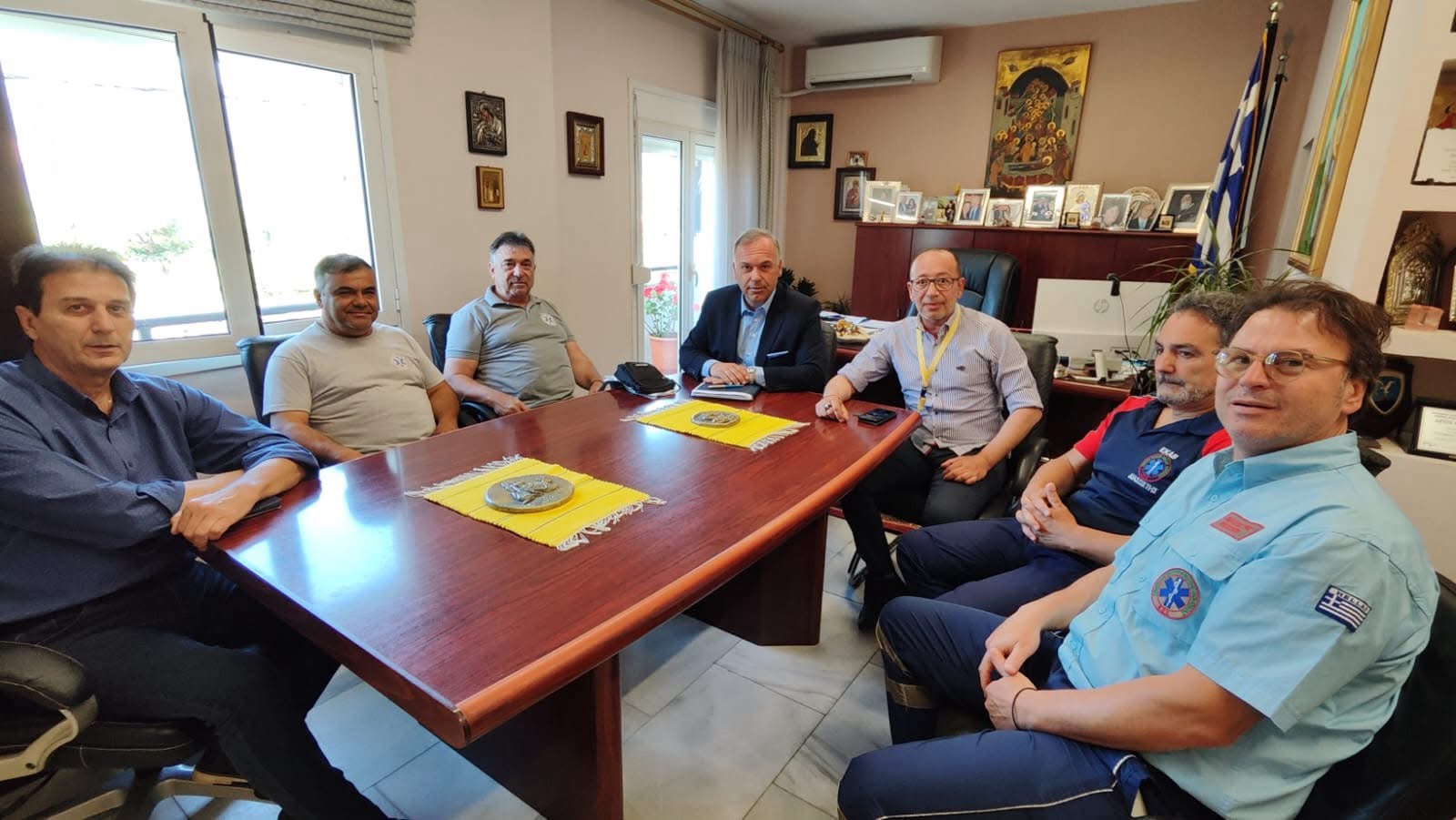 Επίσκεψη-του-Διευθυντή-του-Παραρτήματος-ΕΚΑΒ-–-Καβάλας-στο-Δήμαρχο-Θάσου