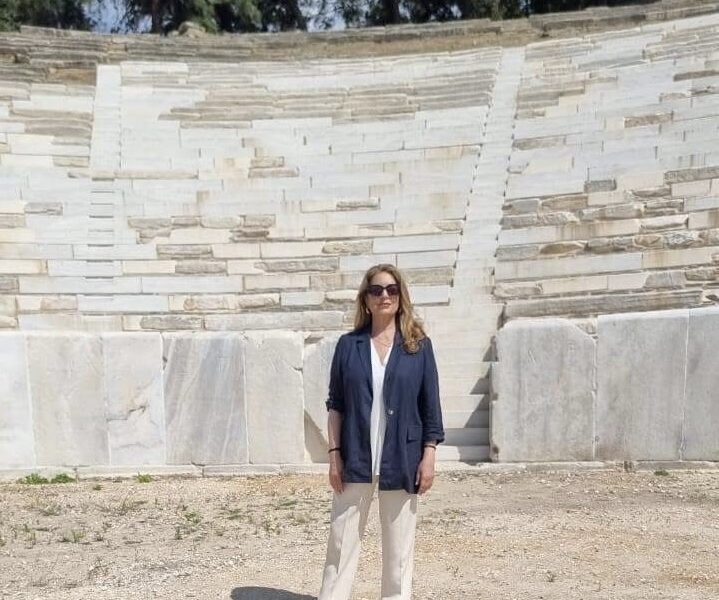 Στη-Θάσο-η-πρόεδρος-του-ΕΟΤ-Άντζελα-Γκερέκου-–-Μια-διαδρομή-πολιτισμού-και-ιστορίας