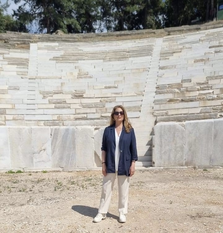 Στη-Θάσο-η-πρόεδρος-του-ΕΟΤ-Άντζελα-Γκερέκου-–-Μια-διαδρομή-πολιτισμού-και-ιστορίας