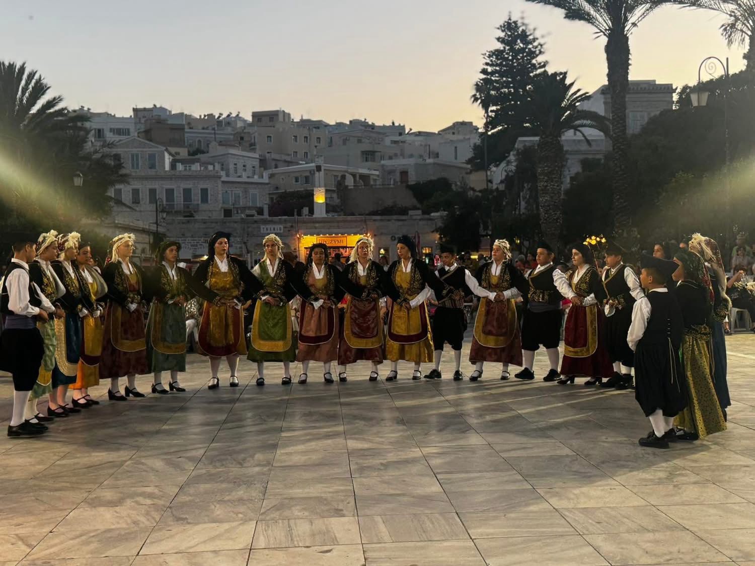 Ο-Πολιτιστικός-Σύλλογος-Θάσου-«Ο-Γλαύκος»-στο-7ο-φεστιβάλ-παραδοσιακών-χορών-«Συριανοπατώ»