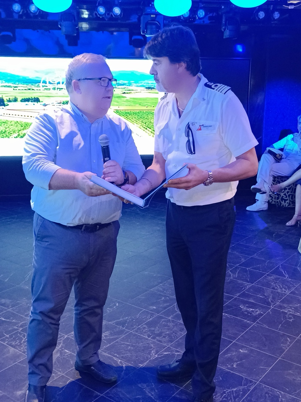 Επίσκεψη-του-Αντιπεριφερειάρχη-Καβάλας-στο-carnival-miracle