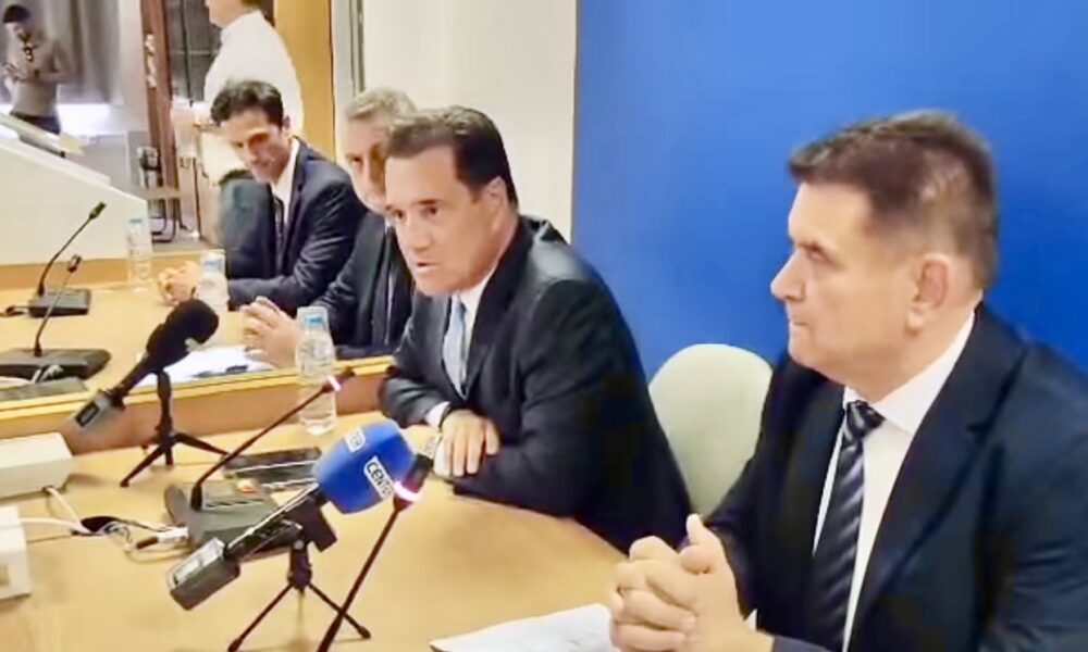 Επίσκεψη-του-Άδωνι-Γεωργιάδη-στο-νοσοκομείο-Καβάλας-με-ανακοινώσεις-για-νέες-προσλήψεις-και-έργα