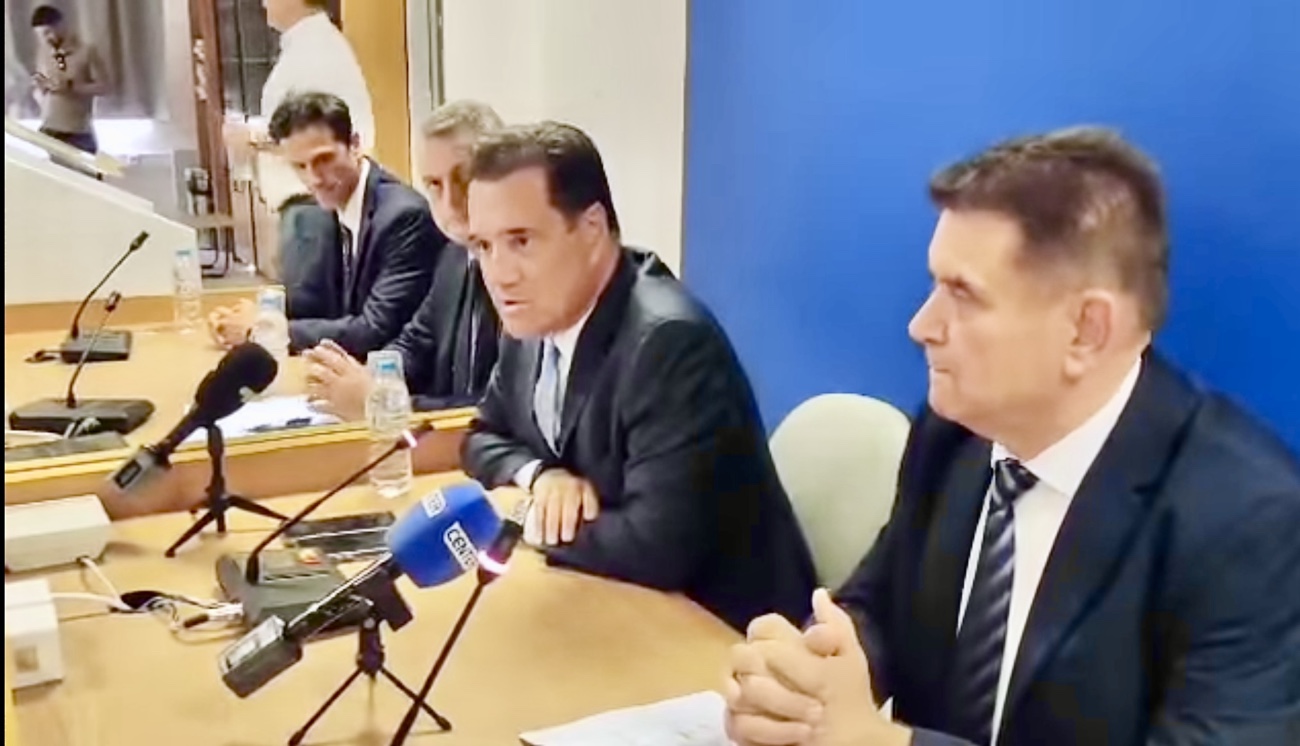 Επίσκεψη-του-Άδωνι-Γεωργιάδη-στο-νοσοκομείο-Καβάλας-με-ανακοινώσεις-για-νέες-προσλήψεις-και-έργα