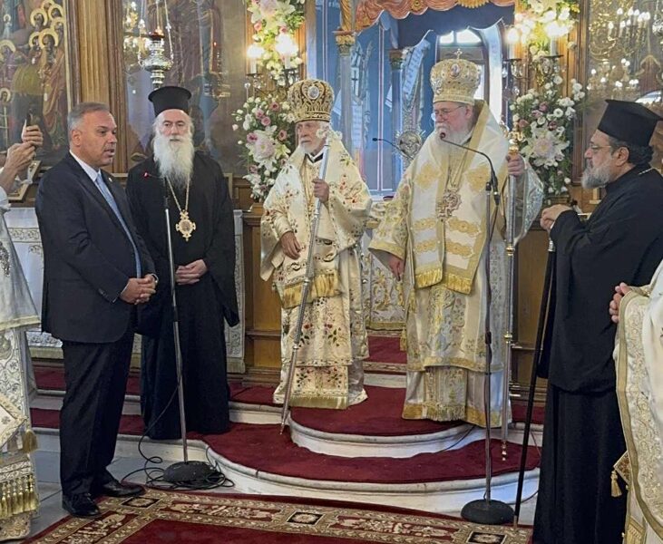 Ο-Δήμαρχος-Θάσου-Λευτέρης-Κυριακίδης-τιμήθηκε-με-το-χρυσό-μετάλλιο-του-Αποστόλου-Παύλου