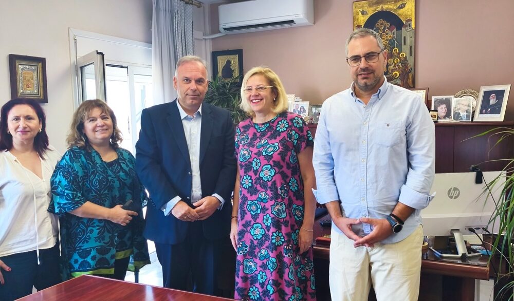 Επίσκεψη-της-Γενικής-Πρόξενου-της-Ρουμανίας-στη-Θεσσαλονίκη-στον-Δήμαρχο-Θάσου