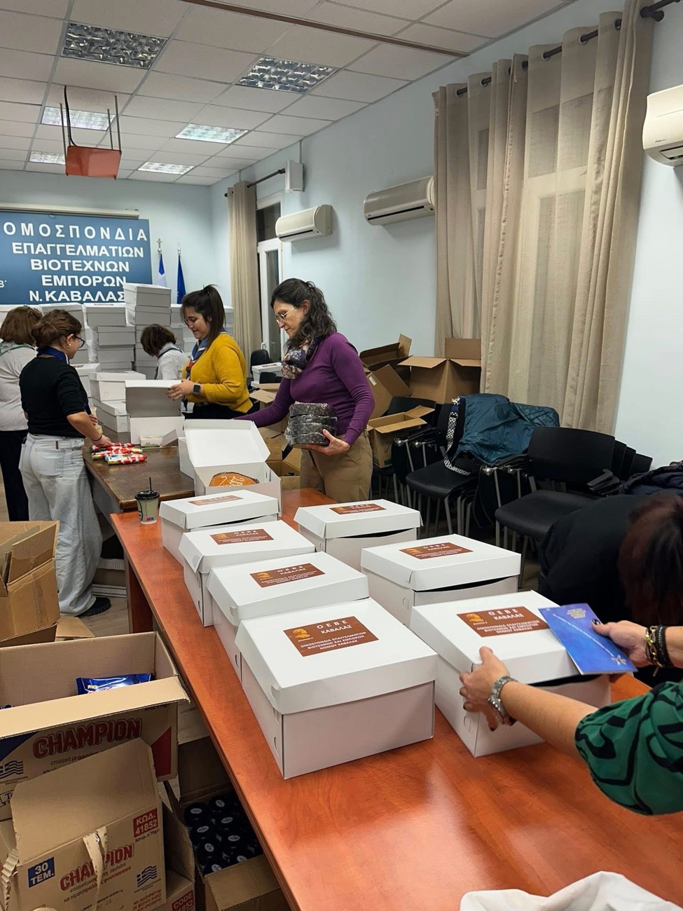 Η-Χριστουγεννιάτικη-δράση-της-ΟΕΒΕ-Ν.-Καβάλας-που-αφορά-τα-ΔΩΡΑ-ΑΓΑΠΗΣ-ολοκληρώθηκε-για-ακόμη-μια-χρονιά