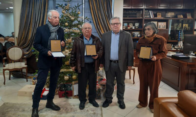 Τιμητικές-πλακέτες-σε-υπαλλήλους-που-συνταξιοδοτήθηκαν